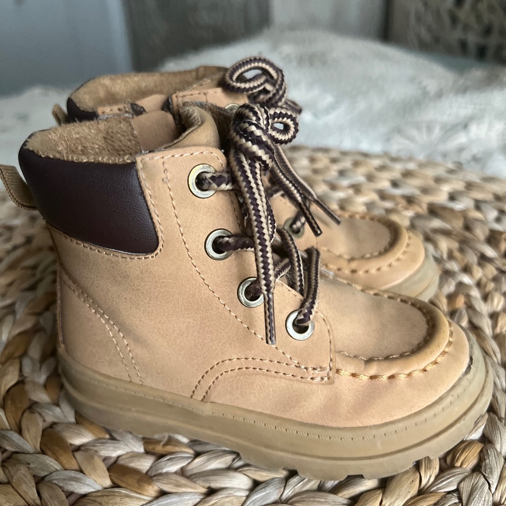 Kid’s boots, size 7,5
